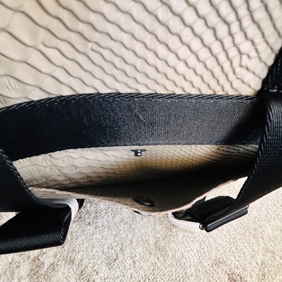 ✨ Ampersand As Apostrophe Backpack-Tote – Python Embossed – UNISEX – NEW ✨ - Picture 3 of 4